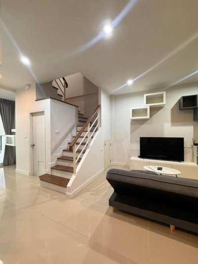 8R0868 ให้เช่าบ้านแฝดสองชั้น 2 ห้องนอน 3 ห้องน้ำ ราคา 50,000/เดือน โซนฉลอง