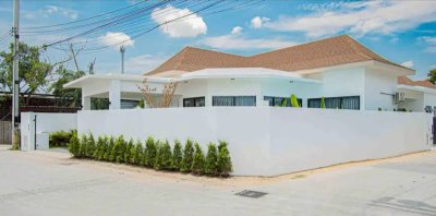 8R0870 Pool villa for rent 3 bedroom 3 bathroom 85,000/month at chalong