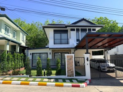 8R0876 ให้เช่าบ้านเดี่ยวสองชั้น 3 ห้องนอน 2 ห้องน้ำ ราคา 80,000/เดือน โซนฉลอง