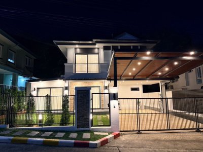8R0876 ให้เช่าบ้านเดี่ยวสองชั้น 3 ห้องนอน 2 ห้องน้ำ ราคา 80,000/เดือน โซนฉลอง