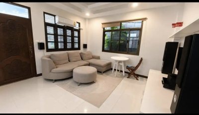 8R0897 ให้เช่าบ้านแฝดสองชั้น 3 ห้องนอน 3 ห้องน้ำ ราคา 30,000/เดือน โซนฉลอง
