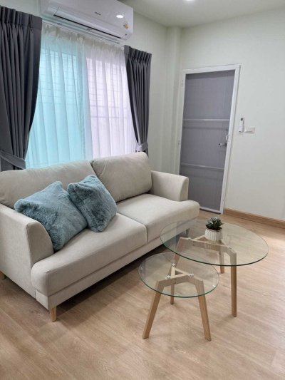 8R0909 ให้เช่าบ้านแฝดสองชั้น 3 ห้องนอน 3 ห้องน้ำ ขนาด 120 ตรม ราคา 42,000/เดือน โซนฉลอง