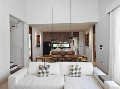 8R0930 ให้เช่า pool villa 4 ห้องนอน 5 ห้องน้ำ ราคา 185,000/เดือน โซนฉลอง