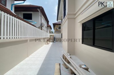 8S0109 House for sale 3 bedroom 4 bathroom 5,990,000 bath in Chalong