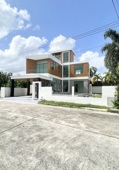 8S0120 ขายพูลวิลล่า 4ห้องนอน 4ห้องน้ำ ราคา 15,990,000 โซนฉลอง