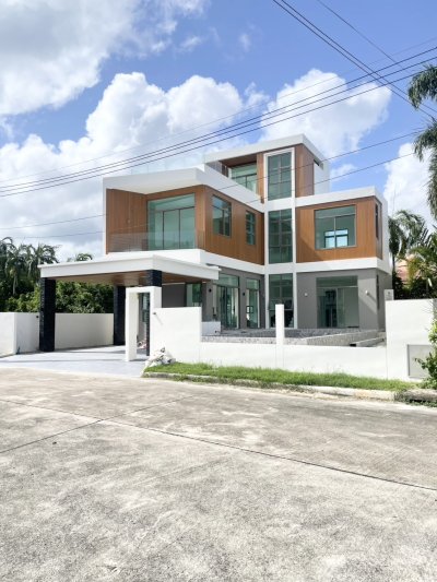 8S0120 ขายพูลวิลล่า 4ห้องนอน 4ห้องน้ำ ราคา 15,990,000 โซนฉลอง