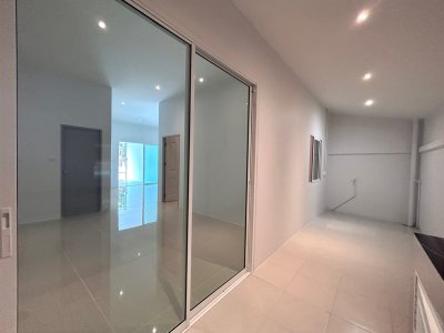 8S0121 ขายบ้านชั้นเดียว ราคา 2,890,000 บาท 2ห้องนอน 2ห้องน้ำ โซนฉลอง