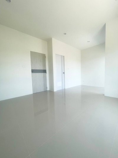 8S0131 ขายแฝดสองชั้น ราคา 3,690,000 บาท 3ห้องนอน 3ห้องน้ำ โซนฉลอง