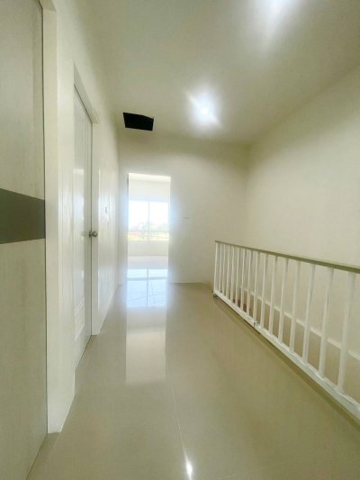 8S0131 ขายแฝดสองชั้น ราคา 3,690,000 บาท 3ห้องนอน 3ห้องน้ำ โซนฉลอง