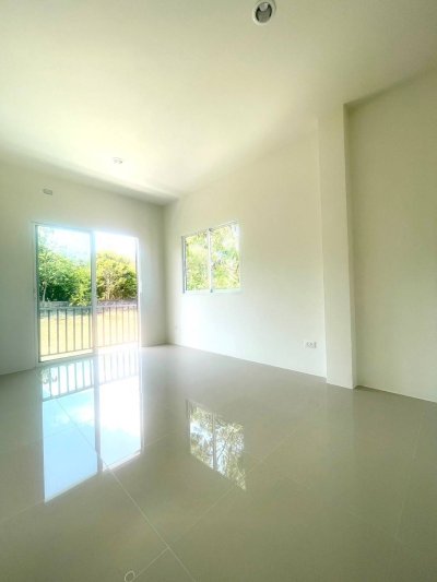 8S0131 ขายแฝดสองชั้น ราคา 3,690,000 บาท 3ห้องนอน 3ห้องน้ำ โซนฉลอง