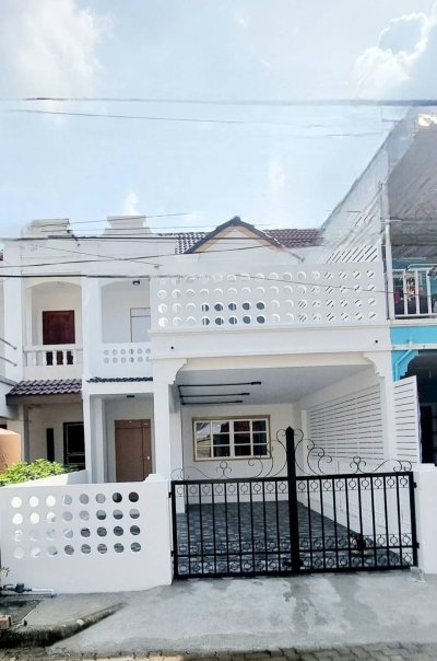 8S0132 ขายบ้านแฝดสองชั้น ราคา 3,290,000 บาท 3ห้องนอน 2ห้องน้ำ โซนฉลอง