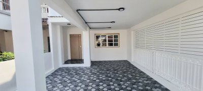 8S0132 ขายบ้านแฝดสองชั้น ราคา 3,290,000 บาท 3ห้องนอน 2ห้องน้ำ โซนฉลอง