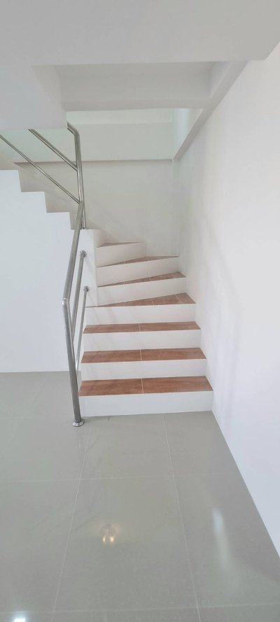 8S0132 ขายบ้านแฝดสองชั้น ราคา 3,290,000 บาท 3ห้องนอน 2ห้องน้ำ โซนฉลอง