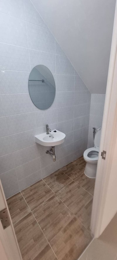 8S0132 ขายบ้านแฝดสองชั้น ราคา 3,290,000 บาท 3ห้องนอน 2ห้องน้ำ โซนฉลอง