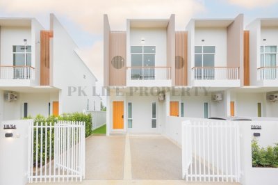 8S0133 ขายทาวน์เฮ้าส์สองชั้น ราคา 3,190,000 บาท 2ห้องนอน 2ห้องน้ำ โซนฉลอง