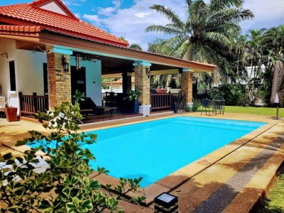 8S0140 Pool villa for sale 13,900,000 baht 3 bedrooms 3 bathrooms located in Chalong