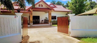 8S0140 Pool villa for sale 13,900,000 baht 3 bedrooms 3 bathrooms located in Chalong