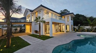 8S0185 Pool villa for sale 33,200,000 baht 4 bedroom 5 bathroom located at chalong 8S0185 Pool villa for sale 33,200,000 baht 4 bedroom 5 bathroom located at chalong