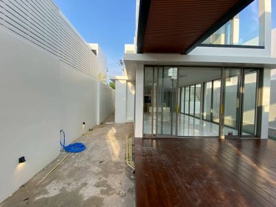 8S0186 Pool villa for sale 18,000,000 baht 3 bedroom 2 bathroom located at chalong 8S0186 Pool villa for sale 18,000,000 baht 3 bedroom 2 bathroom located at chalong