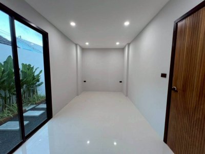 8S0188 ขายบ้านเดี่ยวชั้นเดียว ราคา 6,990,000 บาท 3 ห้องนอน 2 ห้องน้ำ โซนฉลอง