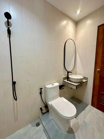 8S0210 ขายบ้านแฝดสองชั้น ราคา 4,390,000 บาท 3 ห้องนอน 3 ห้องน้ำ โซนฉลอง