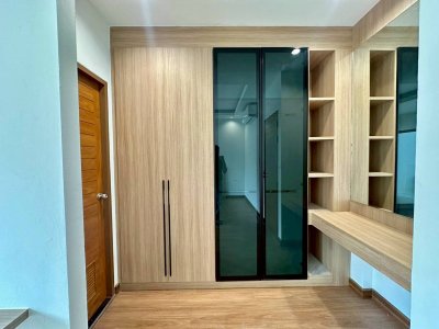 8S0210 ขายบ้านแฝดสองชั้น ราคา 4,390,000 บาท 3 ห้องนอน 3 ห้องน้ำ โซนฉลอง 8S0210 ขายบ้านแฝดสองชั้น ราคา 4,390,000 บาท 3 ห้องนอน 3 ห้องน้ำ โซนฉลอง