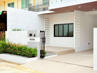 8S0212 ขายทาวน์เฮ้าส์สองชั้น ราคา 4,790,000 บาท 4 ห้องนอน 2 ห้องน้ำ โซนฉลอง 8S0212 ขายทาวน์เฮ้าส์สองชั้น ราคา 4,790,000 บาท 4 ห้องนอน 2 ห้องน้ำ โซนฉลอง