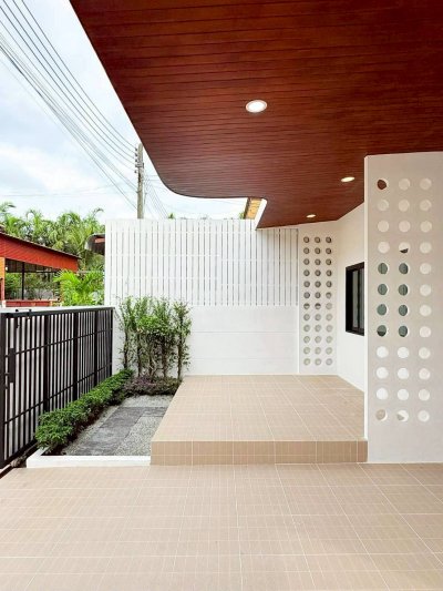 8S0212 ขายทาวน์เฮ้าส์สองชั้น ราคา 4,790,000 บาท 4 ห้องนอน 2 ห้องน้ำ โซนฉลอง