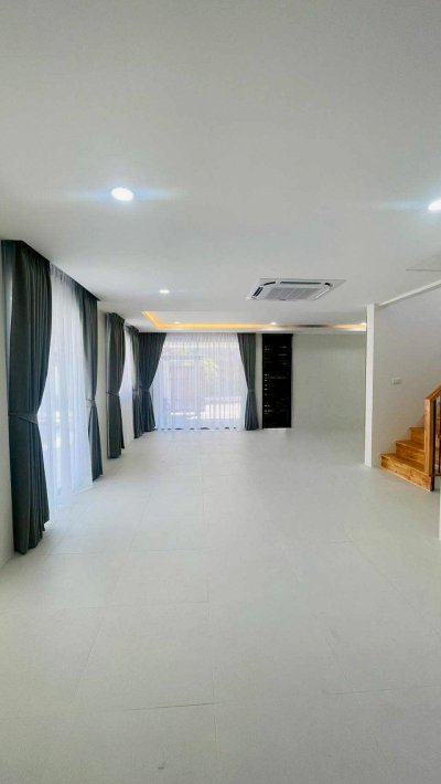 8S0219 ขายพูลวิลล่า ราคา 15,900,000 บาท 4 ห้องนอน 5 ห้องน้ำ โซนฉลอง