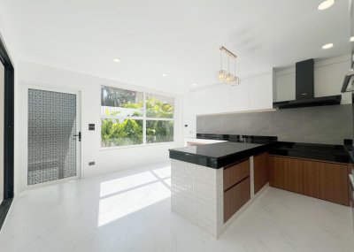 8S0221 This house for sale 9,880,000 baht 4 bedroom 3 bathroom at chalong