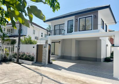 8S0221 This house for sale 9,880,000 baht 4 bedroom 3 bathroom at chalong