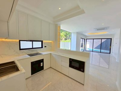 8S0230 ขายพูลวิลล่า ราคา 13,900,000 บาท 4 ห้องนอน 5 ห้องน้ำ โซนฉลอง