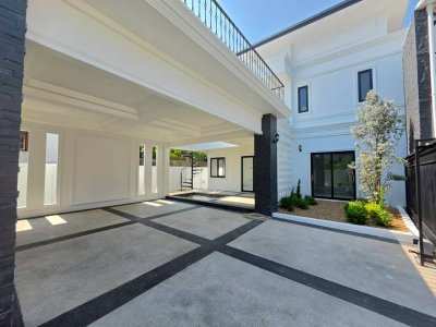 8S0230 ขายพูลวิลล่า ราคา 13,900,000 บาท 4 ห้องนอน 5 ห้องน้ำ โซนฉลอง