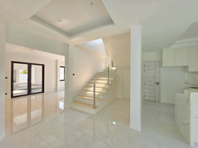 8S0230 ขายพูลวิลล่า ราคา 13,900,000 บาท 4 ห้องนอน 5 ห้องน้ำ โซนฉลอง