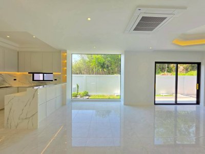 8S0230 ขายพูลวิลล่า ราคา 13,900,000 บาท 4 ห้องนอน 5 ห้องน้ำ โซนฉลอง