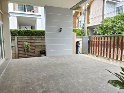 8S0246 ขายบ้านเดี่ยวสองชั้น ราคา 9,980,000 บาท 3 ห้องนอน 3 ห้องน้ำ โซนฉลอง
