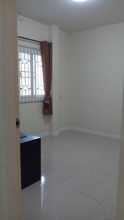9R0293 ให้เช่าบ้านแฝดสองชั้น 3 ห้องนอน 2 ห้องน้ำ ราคา 20,000/เดือน โซนวิชิต