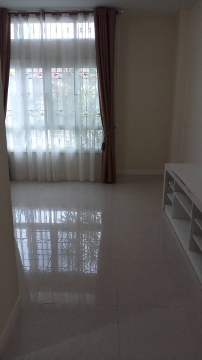 9R0293 ให้เช่าบ้านแฝดสองชั้น 3 ห้องนอน 2 ห้องน้ำ ราคา 20,000/เดือน โซนวิชิต