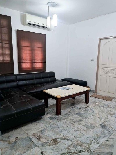 9R0547 This house for rent 3bedrooms 2bathrooms 30,000/month at wichitd