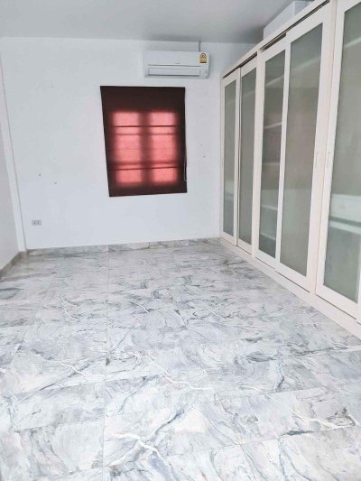 9R0547 This house for rent 3bedrooms 2bathrooms 30,000/month at wichitd