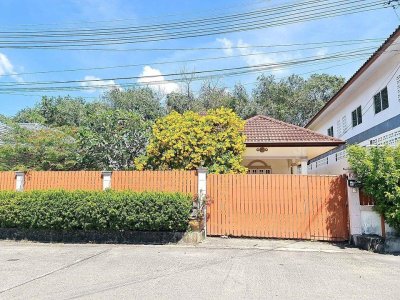 9R0547 This house for rent 3bedrooms 2bathrooms 30,000/month at wichitd