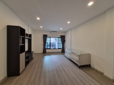 9R0738 ให้เช่าบ้านแฝดสองชั้น 3 ห้องนอน 2 ห้องน้ำ ราคา 28,000/เดือน โซนวิชิต