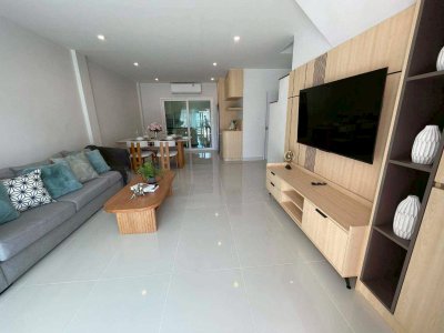 9R0748 ให้เช่าบ้านแฝดสองชั้น 3 ห้องนอน 3 ห้องน้ำ ราคา 50,000/เดือน โซนวิชิต