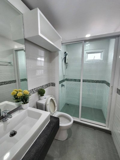 9R0782 คอนโดมิเนียม 1 ห้องนอน 1 ห้องน้ำ ให้เช่าเดือนละ 15,000 บาท โซนวิชิต