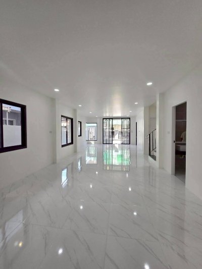 9S0102 This house for sale 5,290,000 baht 4 bedroom 3 bathroom located at wichit