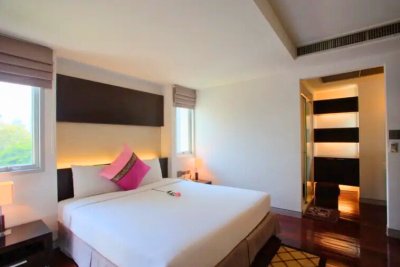 1-BR Serviced Apt. near MRT Sukhumvit 1 Bed 1 Bath 55 m². Fully Furnished