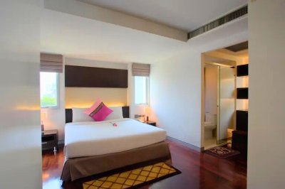 1-BR Serviced Apt. near MRT Sukhumvit 1 Bed 1 Bath 55 m². Fully Furnished