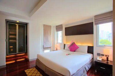 1-BR Serviced Apt. near MRT Sukhumvit 1 Bed 1 Bath 55 m². Fully Furnished