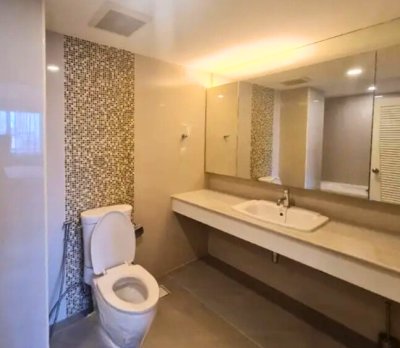 Royal Castle Sukhumvit near BTS Phrom Phong 3 Beds 2 Baths 139 m². Fully Furnished