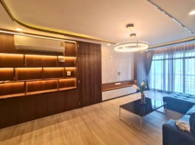 Royal Castle Sukhumvit near BTS Phrom Phong 3 Beds 2 Baths 139 m². Fully Furnished